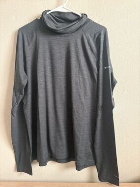 Columbia women’s Heathered Charcoal Long Sleeve Shirt